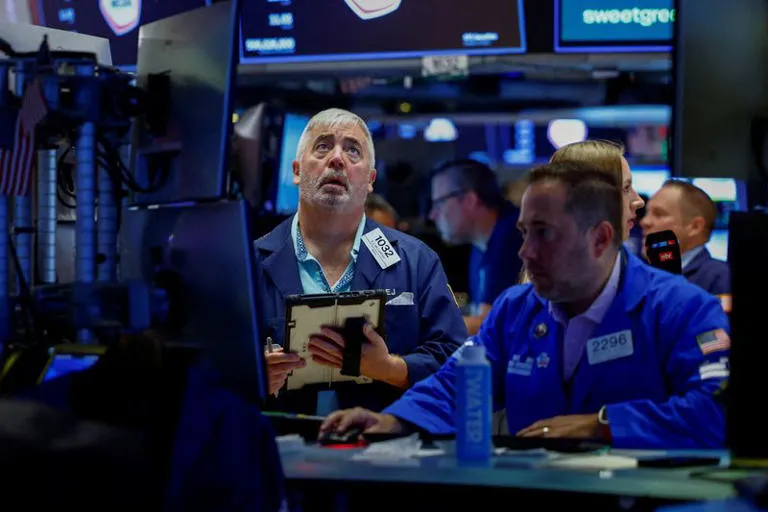Gráfico do S&P 500 em leve alta durante tensões geopolíticas